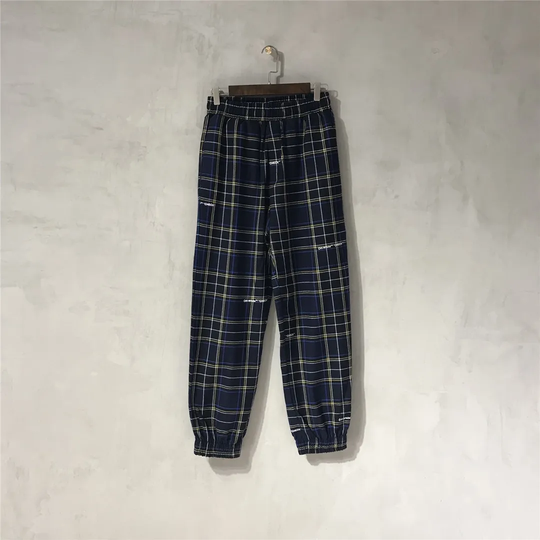 The top tested version OFF-WHITE OW blue plaid trousers, the same style pure cotton loose sweatpants for men and women couples, 380g re-woven woven pure cotton fabric, printed on cloth, the logo of the finished product appears randomly, each piece is different, the warp and weft lines are obvious, and the LOGO is clear. Size xs-L Color: Black Size chart (The waistline is elastic and can be enlarged) P:360